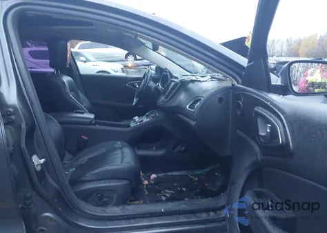 2015 Chrysler 200 C z USA, uszkodzony, nr VIN 1C3CCCCG0FN513912